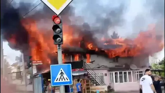 Düzce'de Bakkal ve Evin Yangında Kullanılamaz Hale Gelmesi