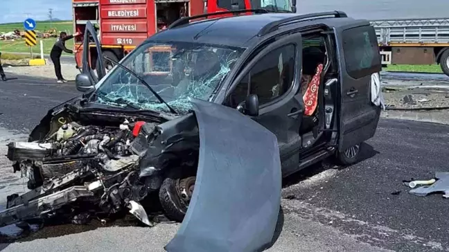 Kırıkkale'de Kamyonet ve Otomobil Çarpıştı: 3 Yaralı