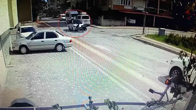 Antalya'da Motosiklet Sürücüsü Kavşakta Kazada Yaralandı