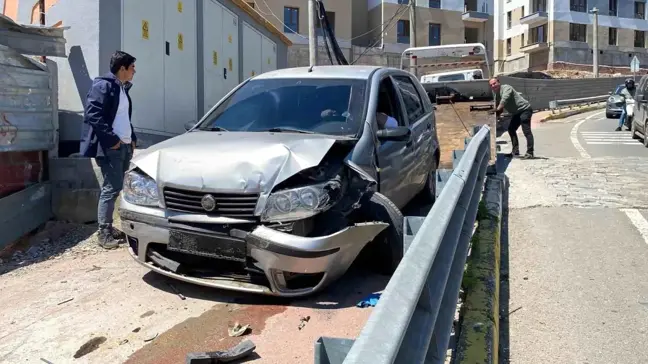 Kocaeli'nde Freni Boşalan Otomobil Kazaya Neden Oldu