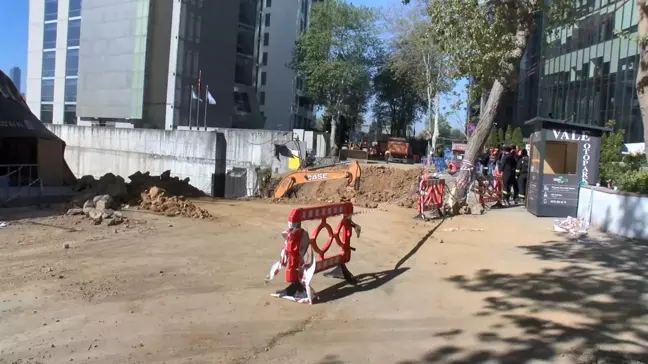 Sarıyer'de Çöken Yolda Onarım Çalışmaları Devam Ediyor
