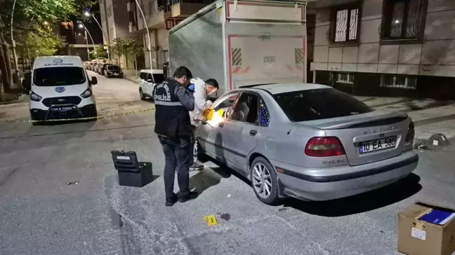Sultangazi'de Düğün Çıkışı Silahlı Saldırı: 19 Yaşındaki Genç Yaralandı