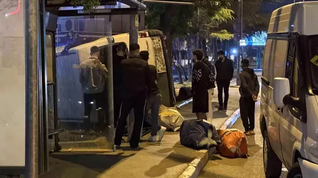 Fatih'te Ticari Araç Kazası: Şans Eseri Yaralı Yok