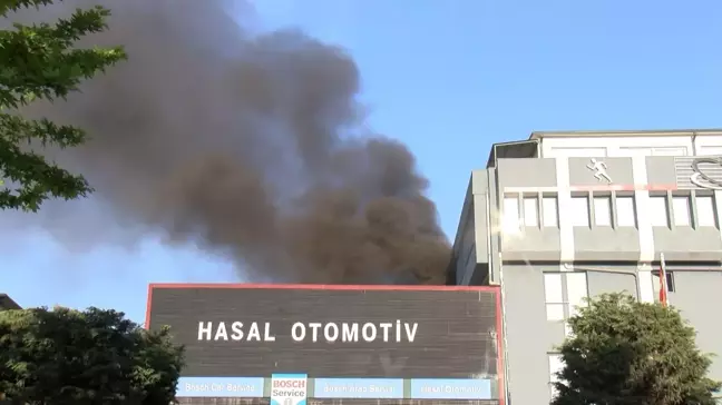 Bağcılar'da Sporcu Forması Üreten Fabrikada Yangın Çıktı
