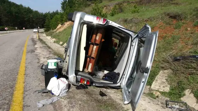 Kastamonu'da Hafif Ticari Araç Takla Attı: 4 Yaralı