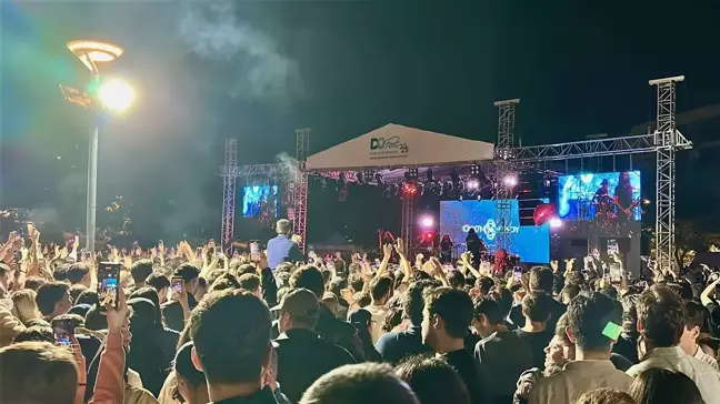 Düzce Üniversitesi'nde DÜFEST 2025 Öğrenci Festivali Açılışı Yapıldı