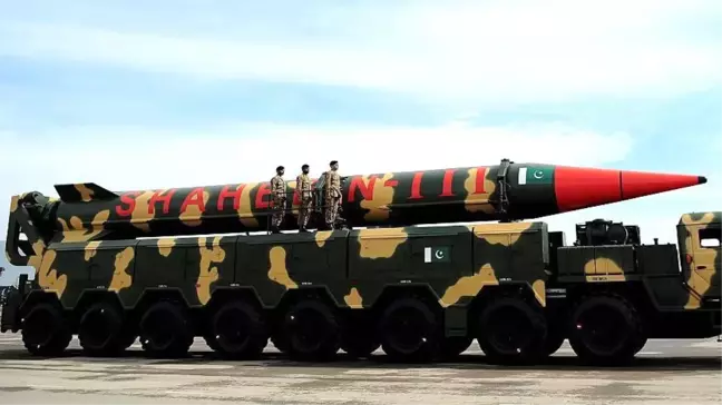 Pakistan, Hindistan'a Karşı Hava Saldırılarına Yanıt Verdi