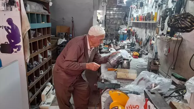 88 Yaşındaki Tüfekçi İsmet, 73 Yıldır Mesleğine Devam Ediyor