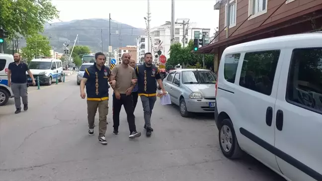 Manisa'da Park Halindeki Araçlara Zarar Veren Şüpheli Yakalandı