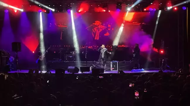 OMÜ'nün 50. Yıl Şenliği Kapsamında Emre Aydın Konser Verdi