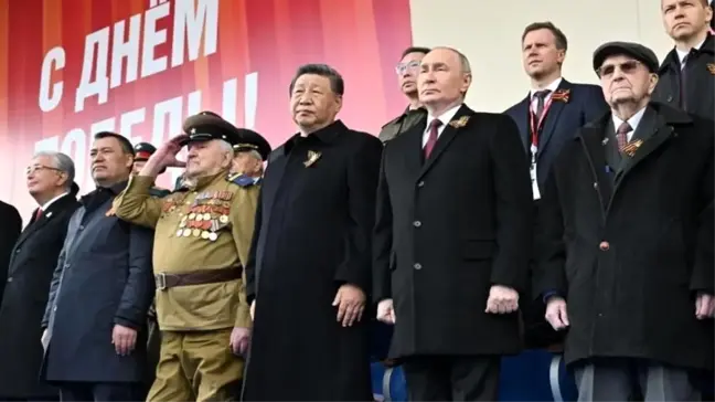 Putin ve Şi'nin Zafer Günü Kutlamasında Önemli Mesajlar