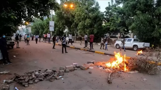 Sudan'da ihlaller derinleşirken krizi bölgeye yayma girişimleri artıyor