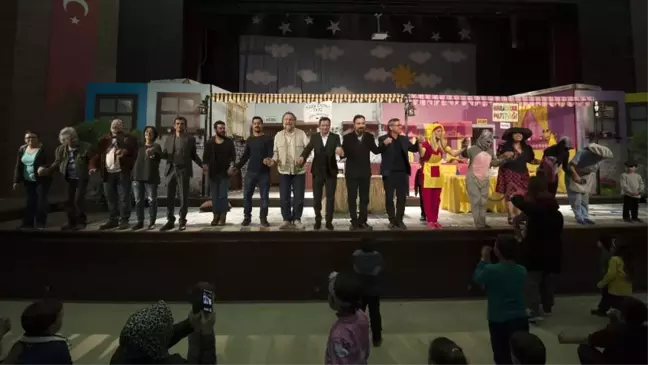 Dht 'Entrikalı Dolap Komedyası'nı Sahneleyecek