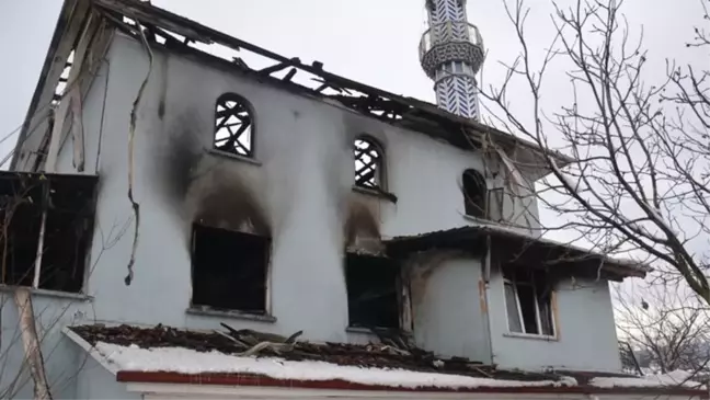 Yunanistan'ta Tarihi Cami Restorasyonu Sırasında Çatıda Yangın Çıktı
