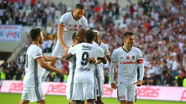 Şampiyon Beşiktaş'a siyaset ve sanat dünyasından tebrik!