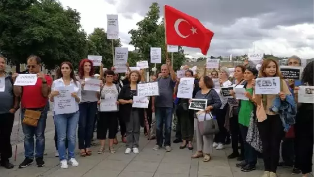Almanya'da 9 Kentte 'Duran Adam' Eylemi Yapıldı