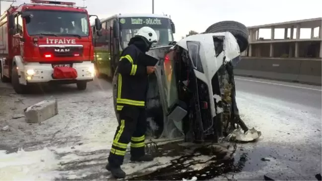 Otomobil, Otobüse Çarpıp, Takla Attı: 4 Yaralı