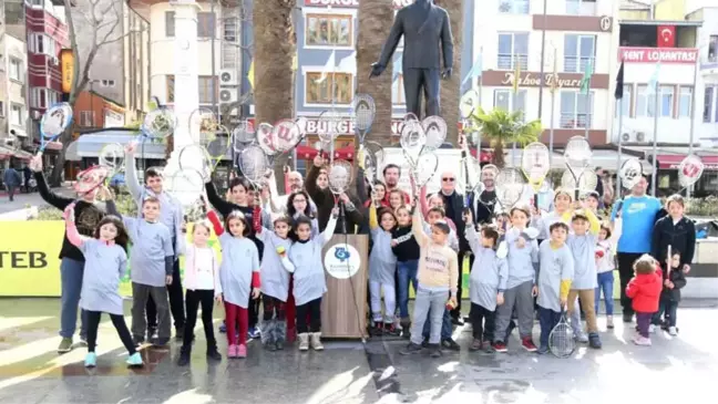 Meydan Tenis Kortu Oldu, Çocuklar Tenise Doydu