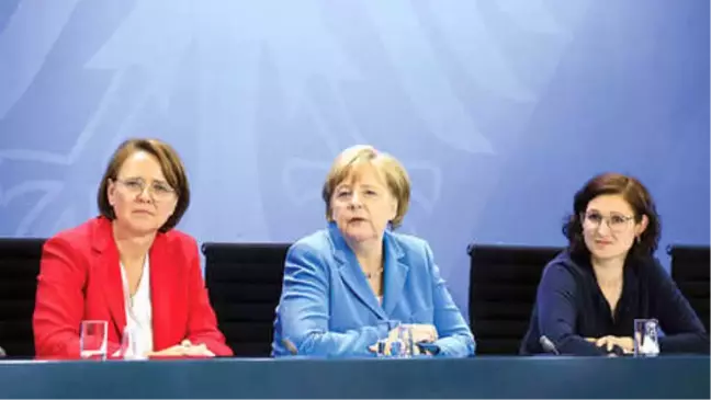 Merkel, Seehofer'e Mesaj mı Vermek İstedi?