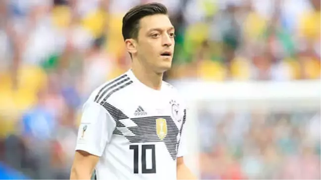 Oliver Kahn'dan Özil'e Destek: Ateşle Oynamayın