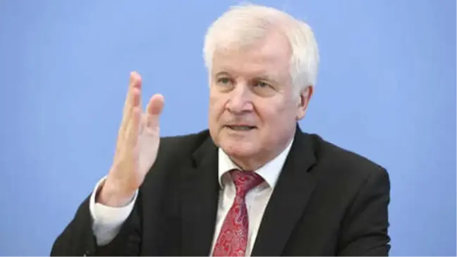 Seehofer'e Kendi Partisinden de Baskılar Artıyor