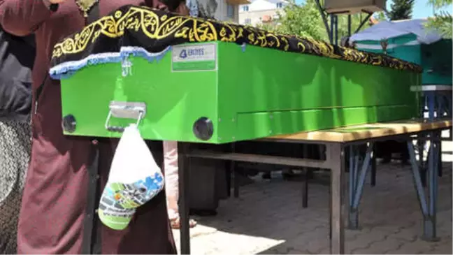 Berat'ın Şapkası Tabutuna Asıldı