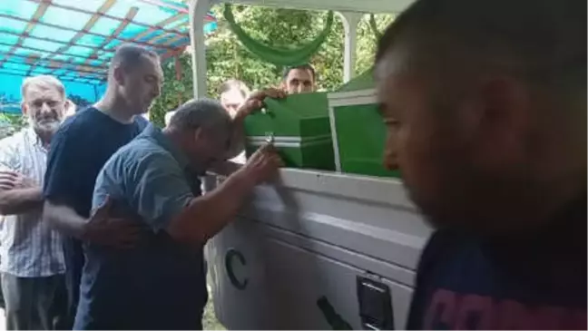 Kazada Ölen Anne ve Oğlu Toprağa Verildi