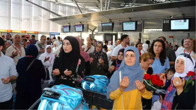 Hacı Adayları Dualarla Uğurlandı