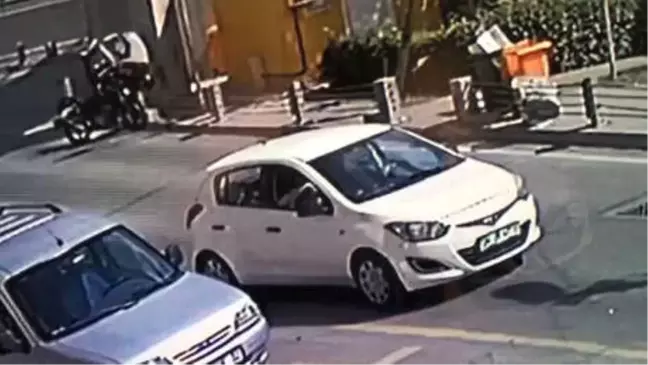 Arkadaşını Emniyet Kemeri Gibi Kullandı Kazayı Hafif Yaralı Atlattı