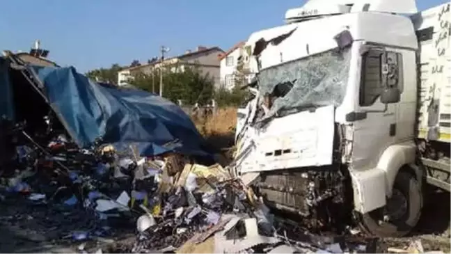Kamyon, Park Halindeki Tır'a Çarptı: 2 Ölü