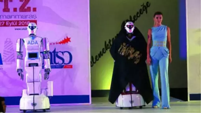 Türkiye'de İlk Defa Defilede 'Robotlar' Sahne Aldı