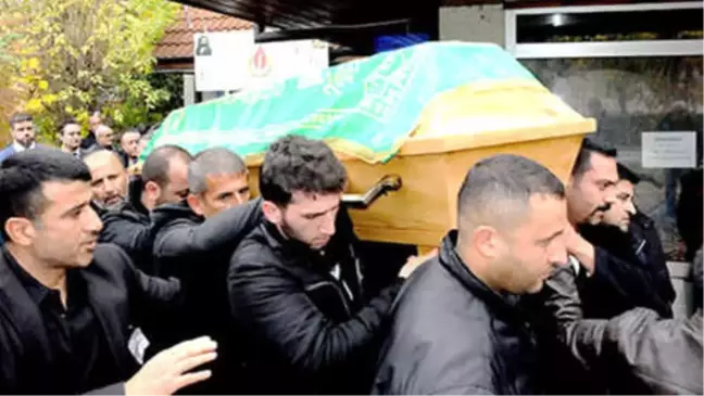 Polisin Durdurmak İsterken Öldürdüğü Dursun, Almanya'da Toprağa Verildi