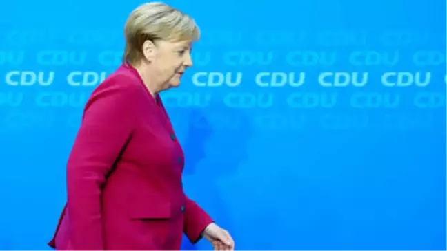 Merkel'in Koltuğu İçin Üç Kişi Adaylağını Açıkladı