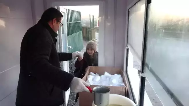 İlkokul Öğrencilere Her Sabah Sıcak Çorba Dağıtıyor