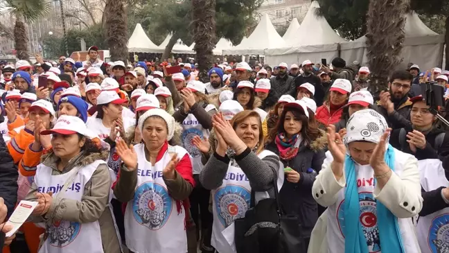 İşçilerden Belediye Önünde Eylem
