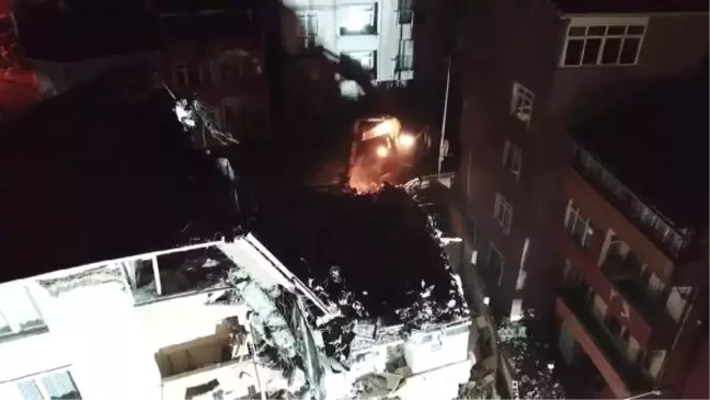 Kağıthane'de 5 Katlı Binanın Yıkımı Sürüyor