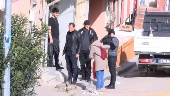 Kağıthane'de Tahliye Edilen Evlerinden Değerli Eşyalarını Aldılar