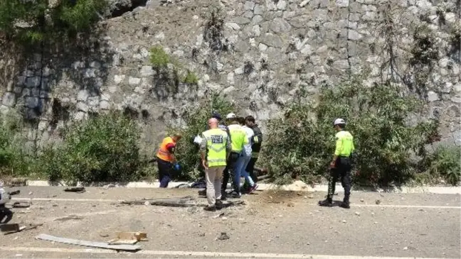 Sakar Geçidi'nde Çekici Uçuruma Yuvarlandı: 2 Ölü 1 Yaralı
