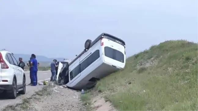 Kırıkkale'de Minibüs Devrildi: 8 Yaralı