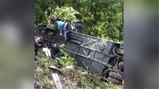 İtalya'da Turist Otobüsü Şarampole Yuvarlandı