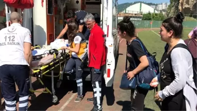 Ambulans helikopterle hastaneye sevk edilen Eflin'in annesinin gözyaşları