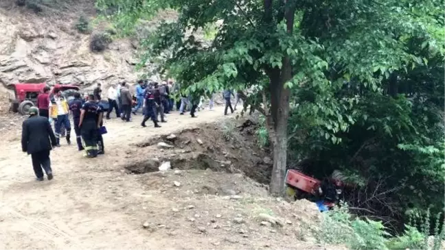Manisa'da traktör dereye devrildi: 1 ölü, 1 yaralı