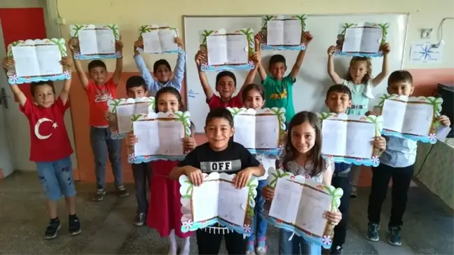 Pazaryeri'nin tek köy okulunda karne heyecanı