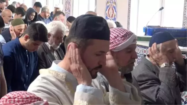 Mursi için Almanya'da gıyabi cenaze namazı kılındı