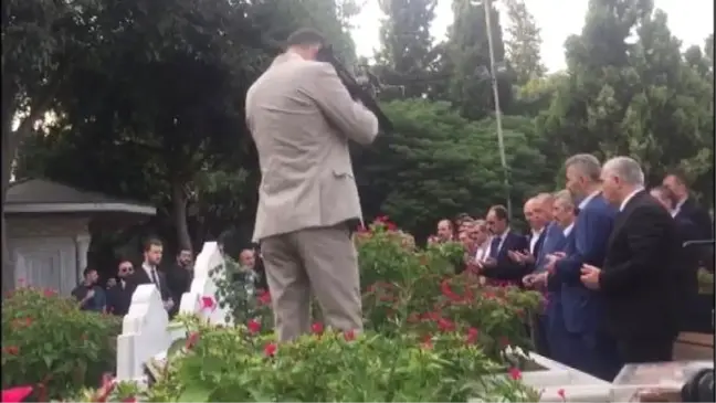 Cumhurbaşkanı Erdoğan, Erbakan'ın mezarını ziyaret etti