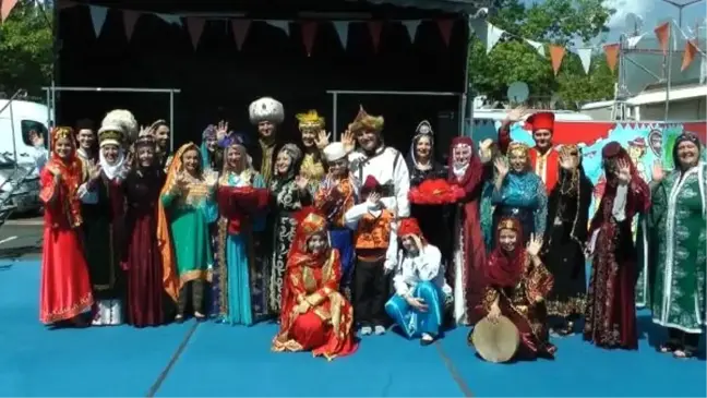 Almanya'da geleneksel Türk kıyafetleri defilesi düzenlendi