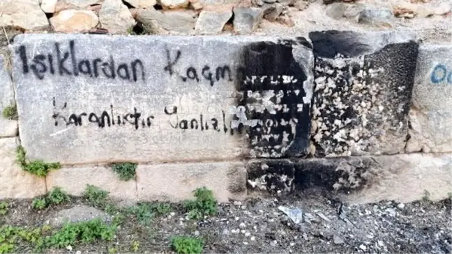 Bursa'da tarihi surdaki 2 bin yıllık kitabeye çirkin saldırı