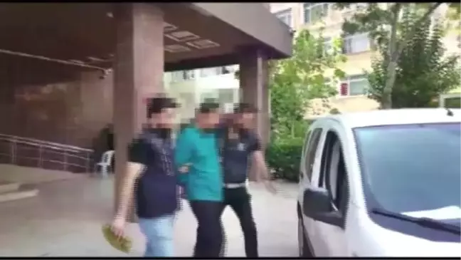 Yabancı uyrukluların parasını çalan sahte polis yakalandı