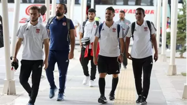 Sivasspor kafilesi İstanbul'a gitti!