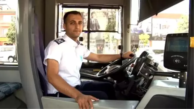 Yaşlı kadını otobüse alıp, sağlık ocağına götürdü